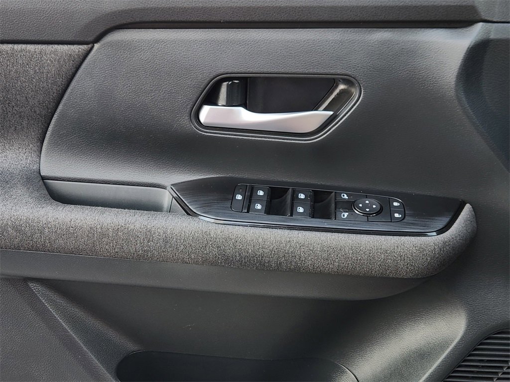 Used 2025 Nissan Kicks SV image 22