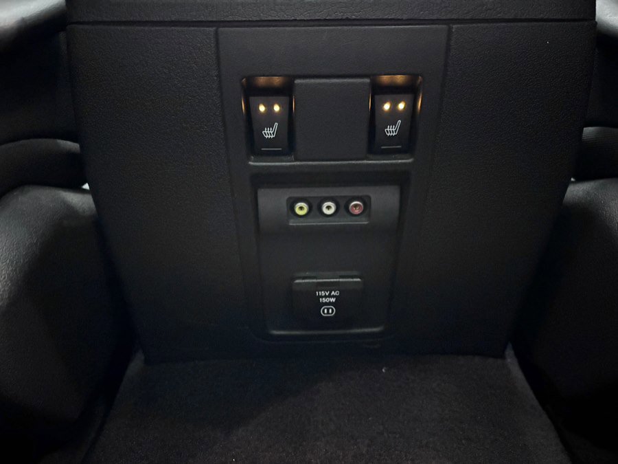 Used 2010 Jeep Commander Limited image 37