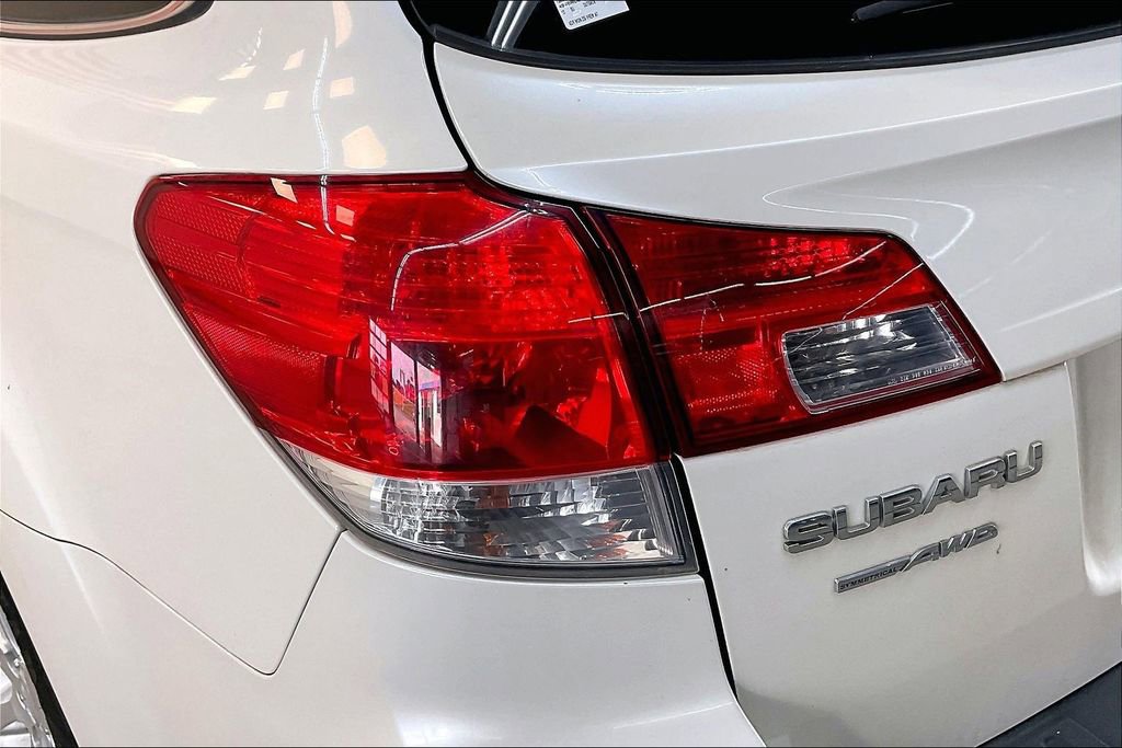 Used 2013 Subaru Outback 2.5i Premium AWD/4WD image 24