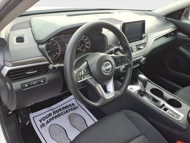 Used 2025 Nissan Altima 2.5 SV AWD/4WD image 19