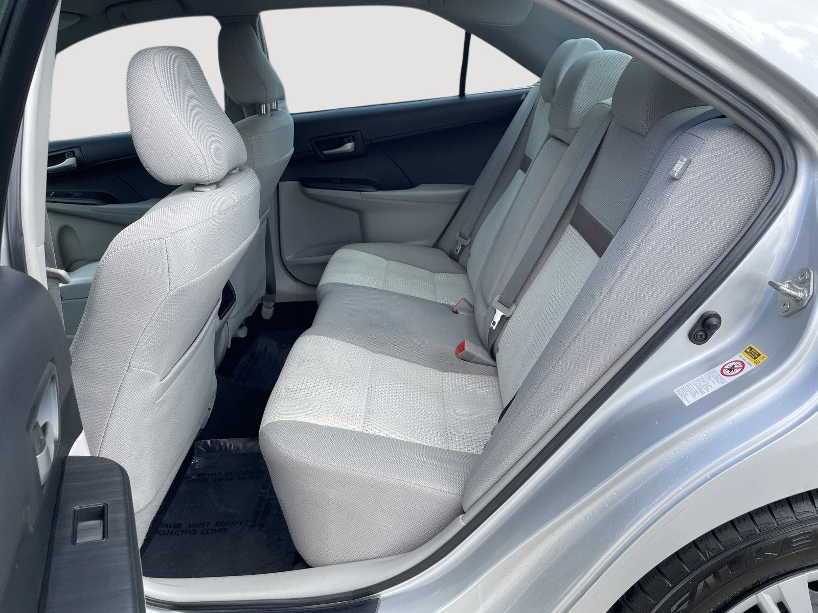 Used 2014 Toyota Camry LE FWD image 4