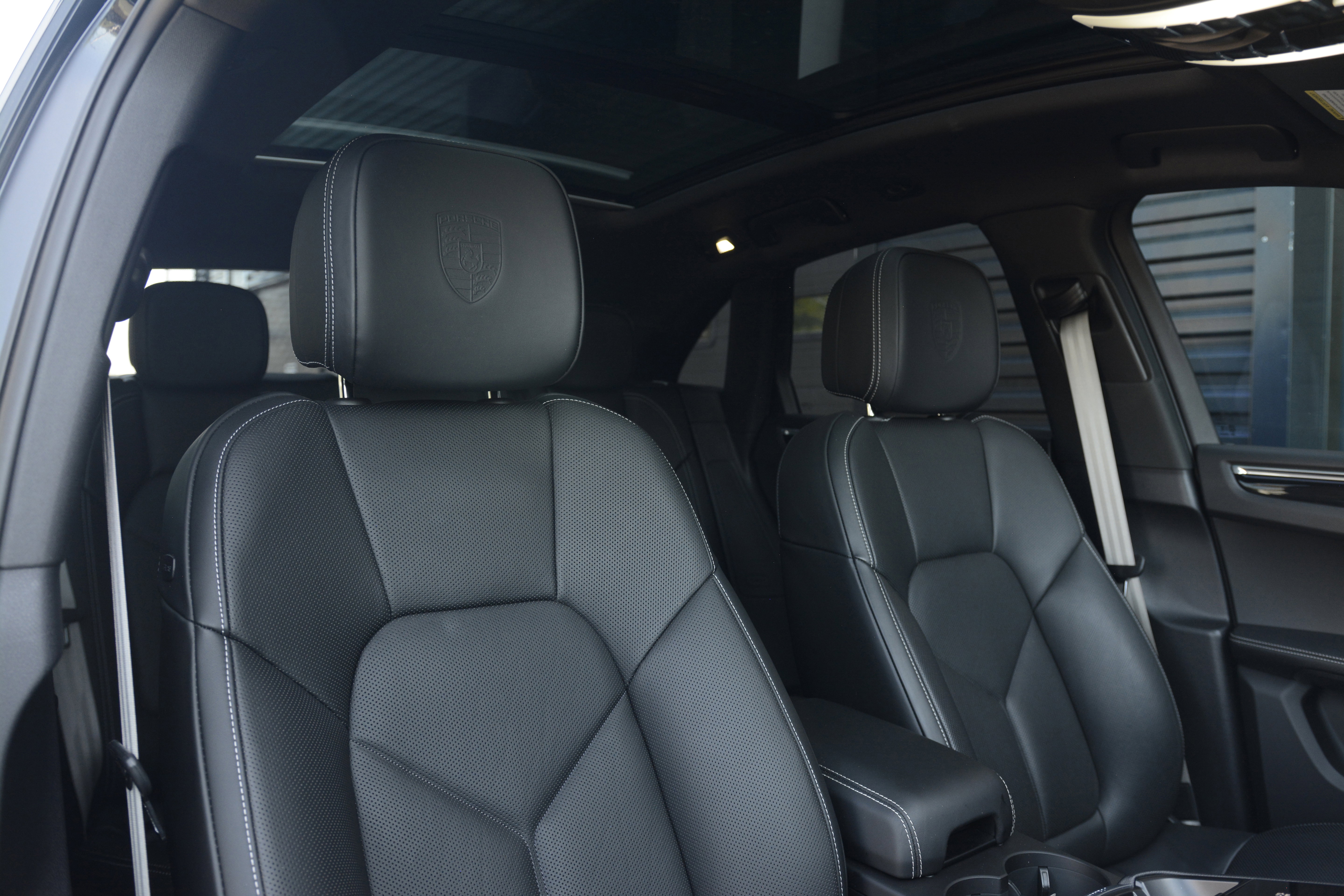 Certified 2026 Porsche Macan AWD/4WD image 27