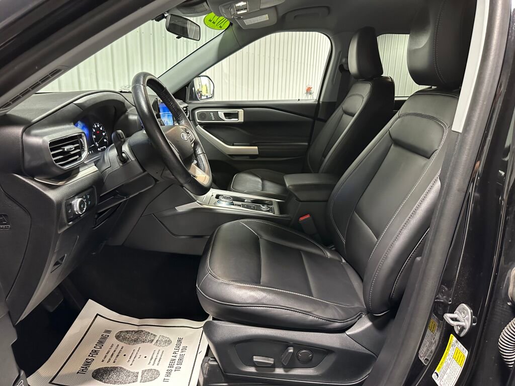 Used 2022 Ford Explorer XLT w/ Equipment Group 202A AWD/4WD image 9