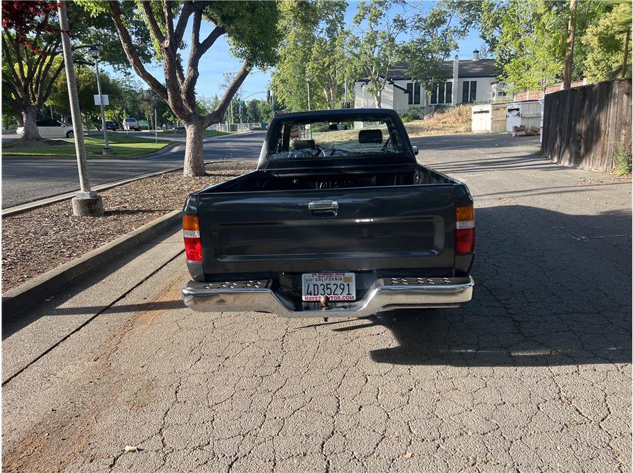 Used 1990 Toyota Pickup Deluxe image 6