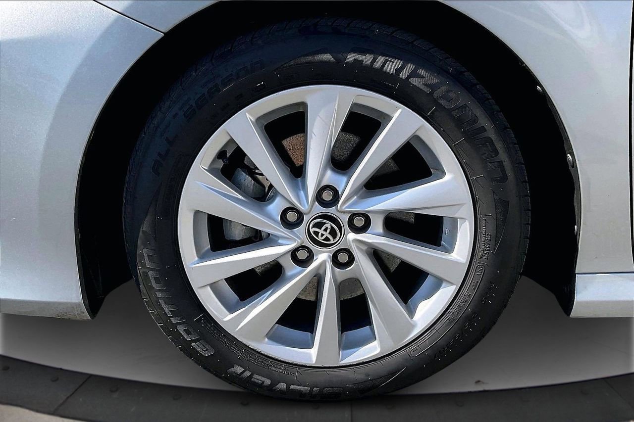 Used 2021 Toyota Camry LE image 31