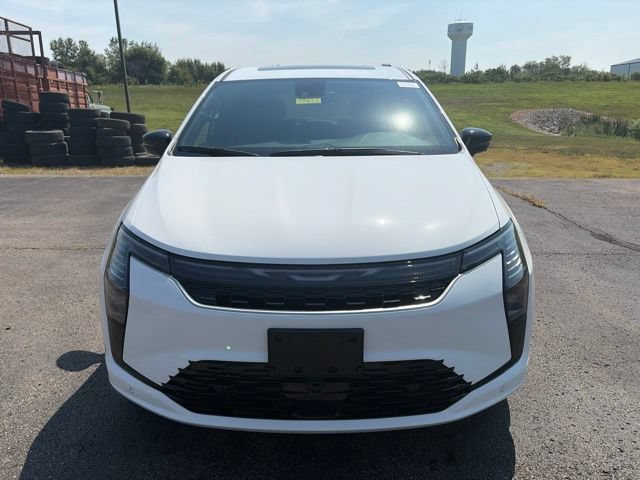 New 2027 Chrysler Pacifica Limited w/ Family Tech Group AWD/4WD image 3