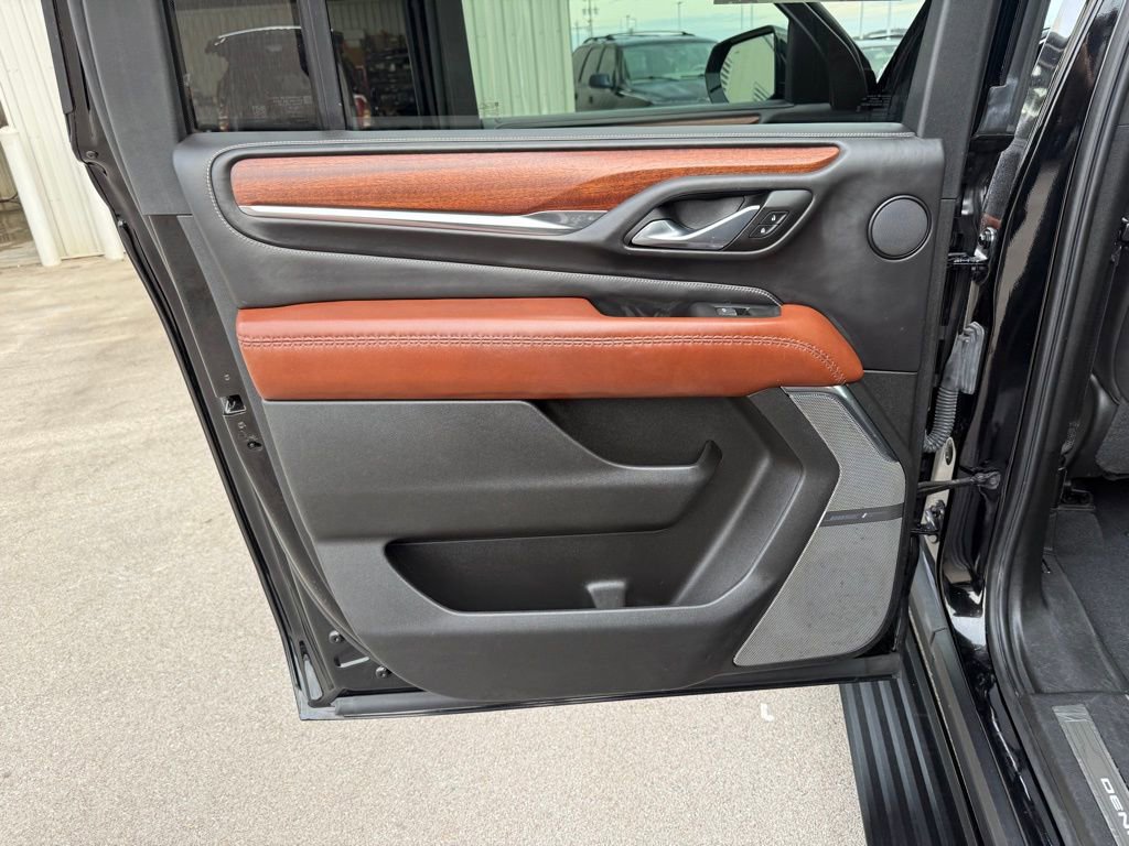 Used 2023 GMC Yukon XL Denali Ultimate image 12
