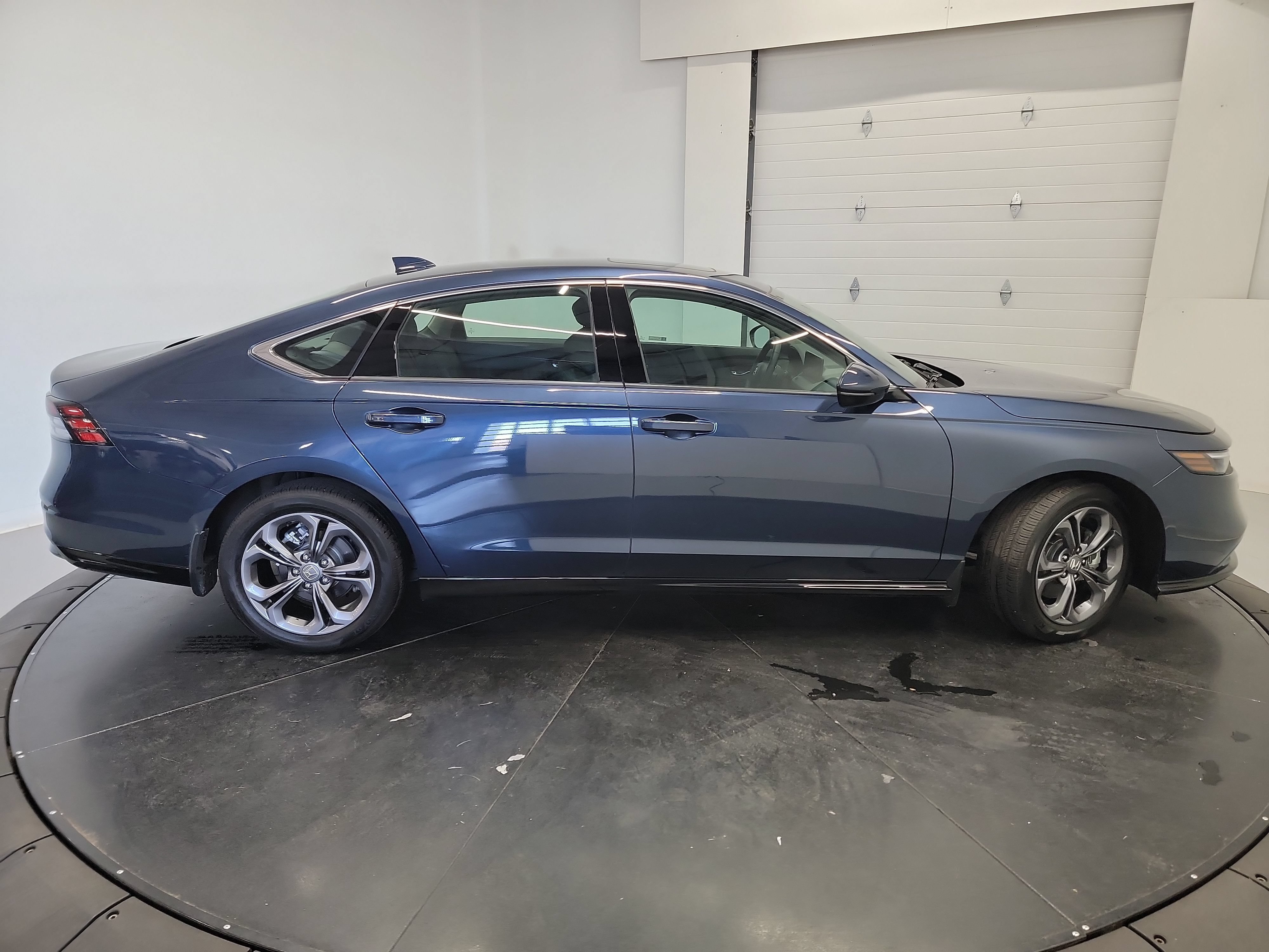 Used 2025 Honda Accord EX-L image 11