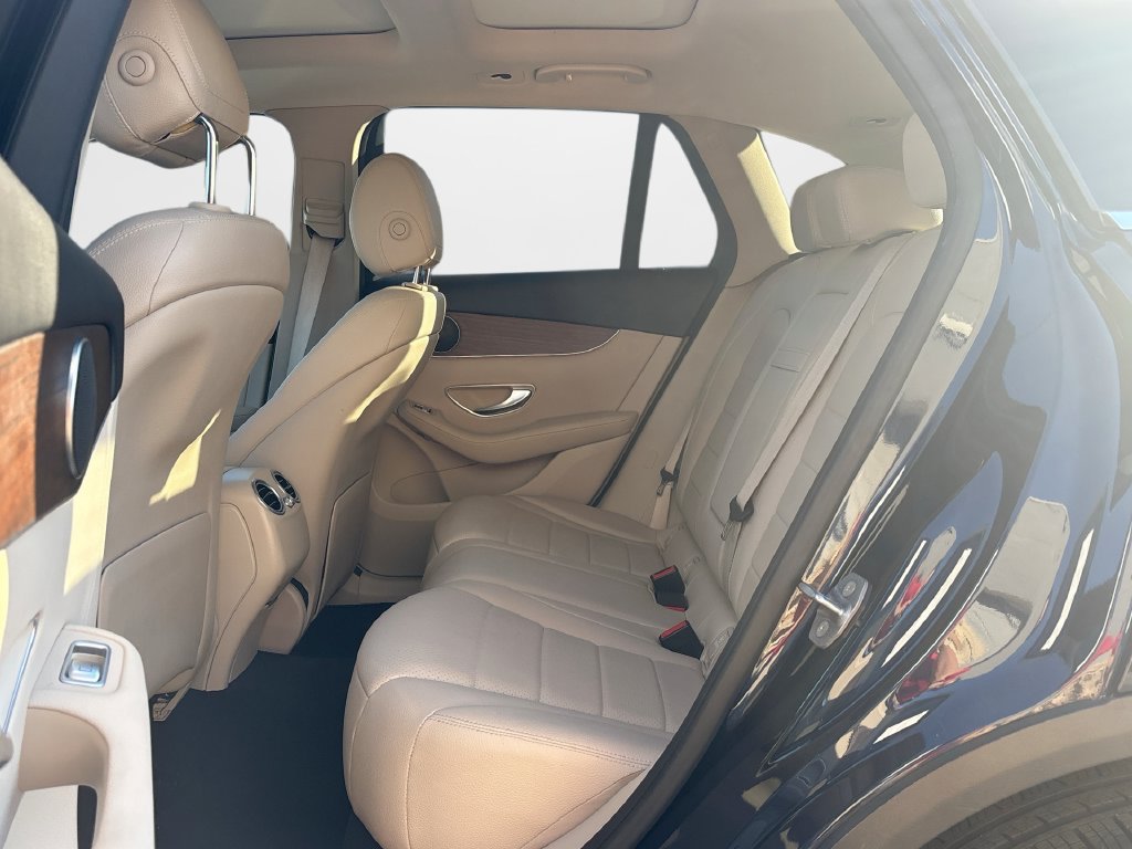 Used 2021 Mercedes-Benz GLC 300 4MATIC image 32