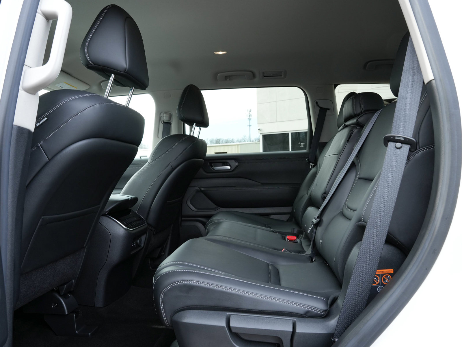 Used 2025 Nissan Armada SV image 33