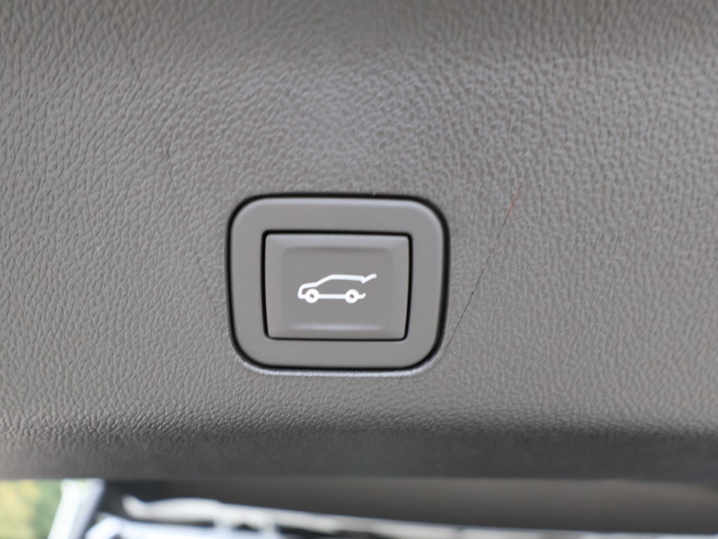New 2026 GMC Yukon XL Denali Ultimate w/ LPO, Floor Liner Package AWD/4WD image 38
