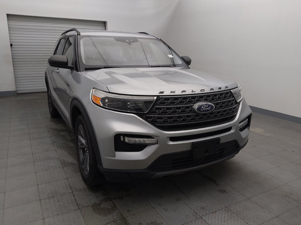 Used 2021 Ford Explorer XLT w/ Equipment Group 202A AWD/4WD image 14