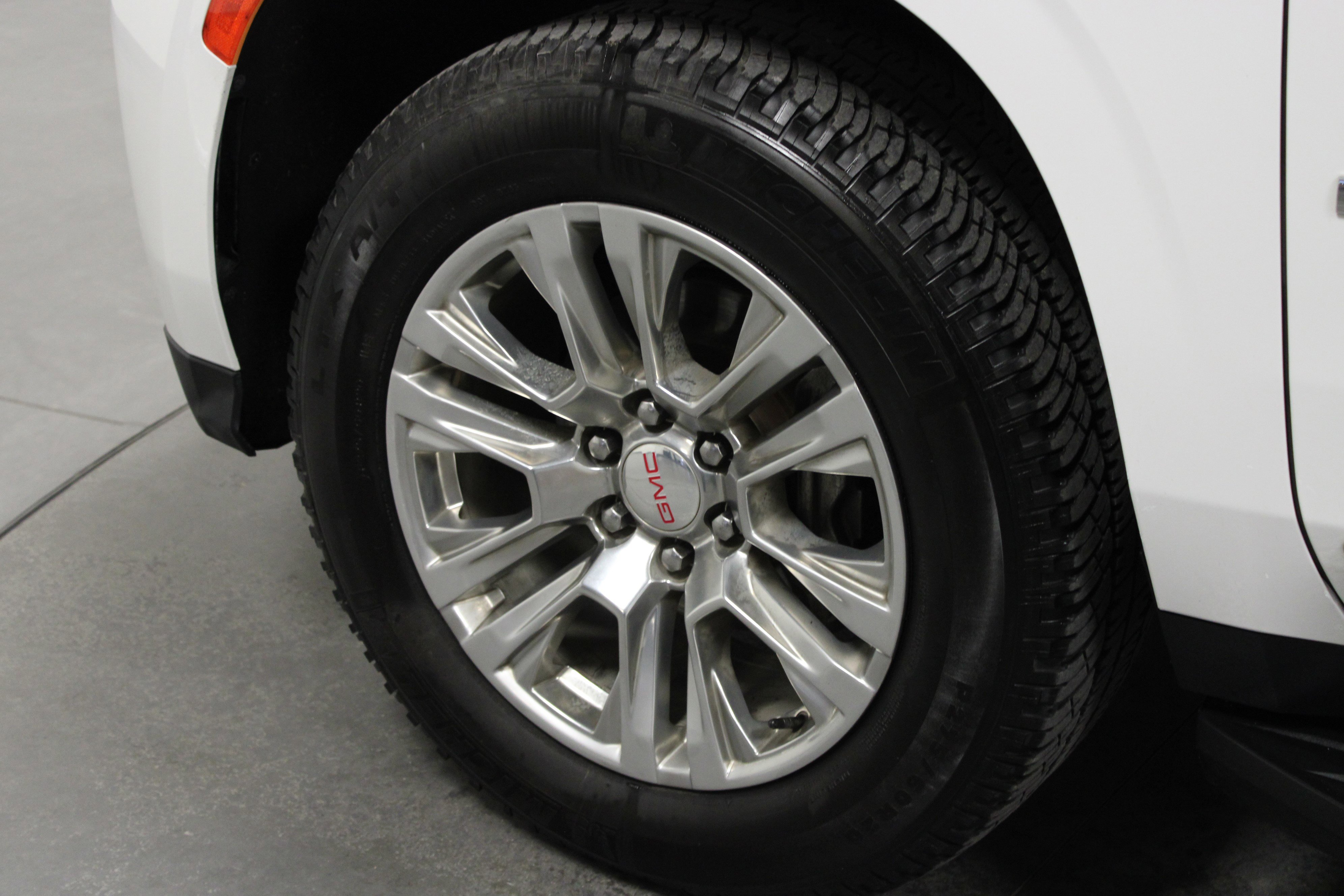 Used 2021 GMC Yukon XL Denali image 10