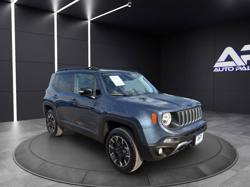 Used 2023 Jeep Renegade Latitude image 3