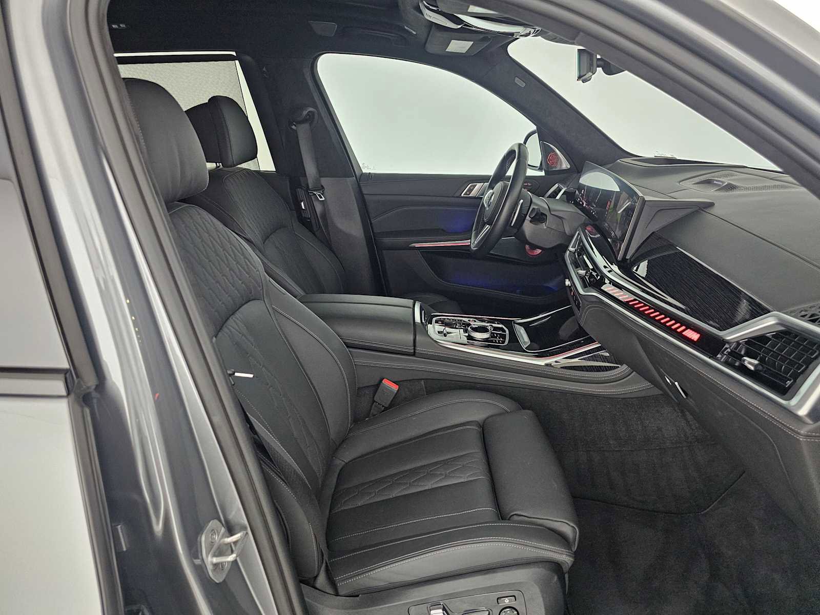 Used 2024 BMW X7 M60i w/ Executive Package image 10