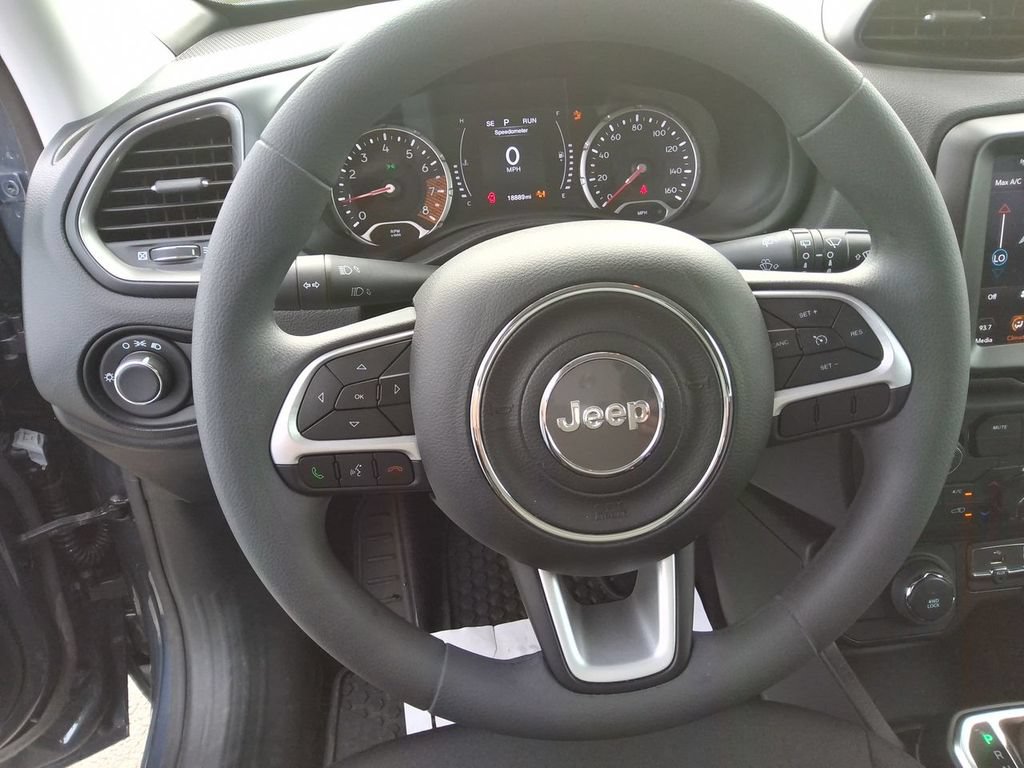 Used 2023 Jeep Renegade Latitude AWD/4WD image 13