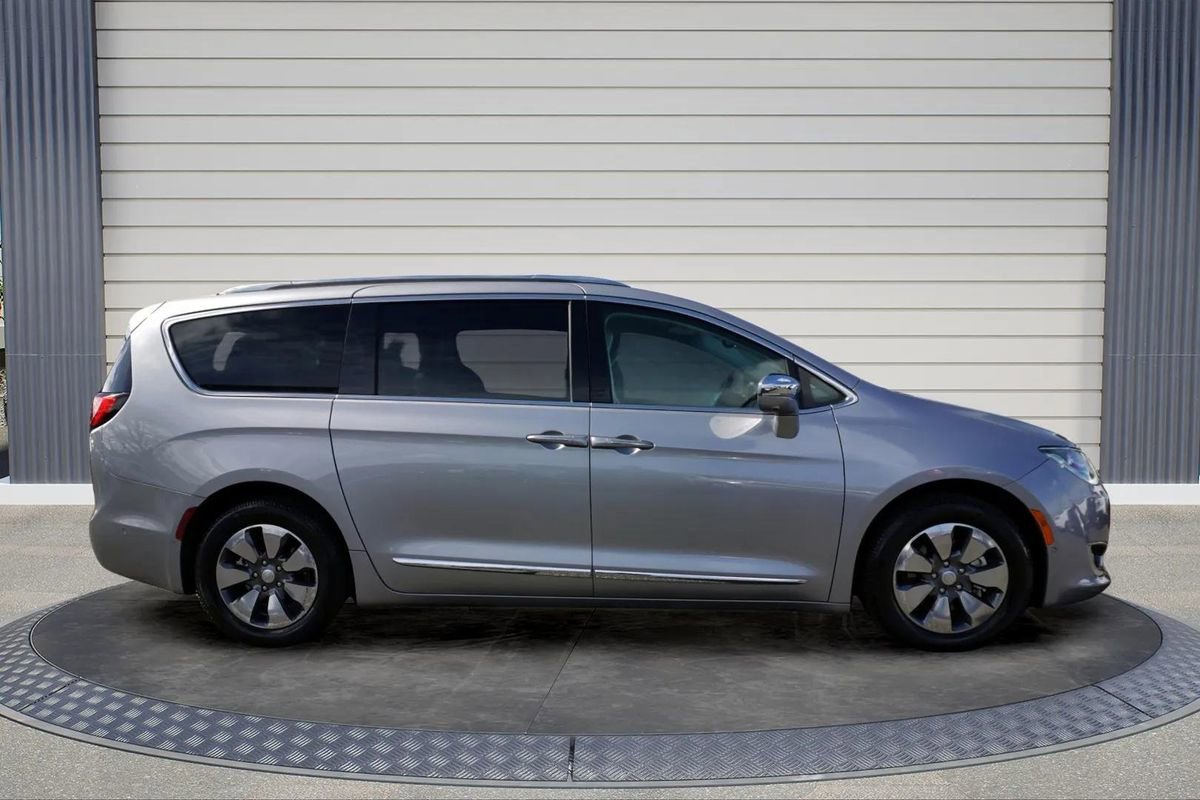 Used 2018 Chrysler Pacifica Limited w/ Advanced Safetytec Group image 8