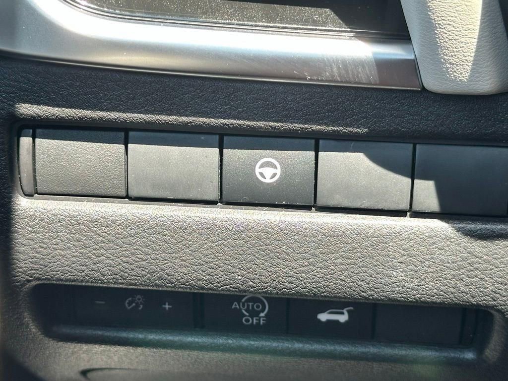 Used 2023 Nissan Rogue SL AWD/4WD image 15