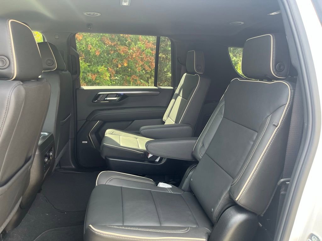 New 2025 Chevrolet Suburban Premier image 30