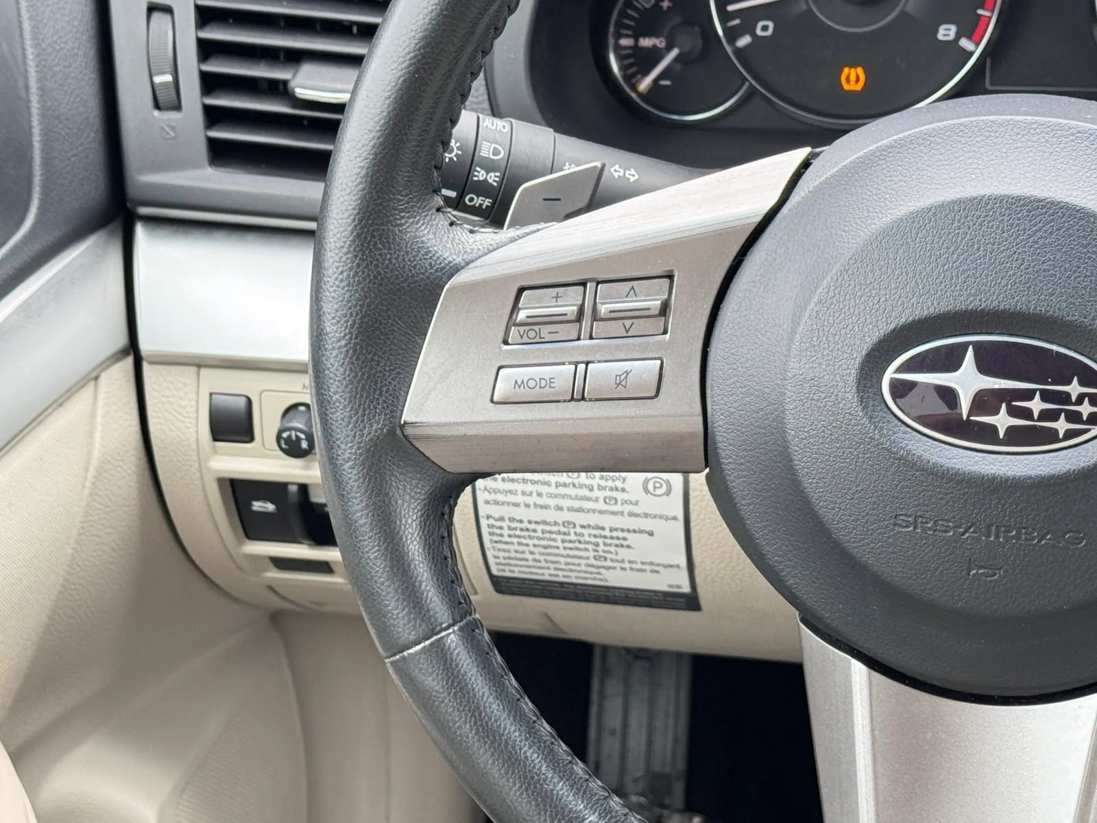 Used 2011 Subaru Outback 2.5i Premium w/ All-Weather Pkg AWD/4WD image 27