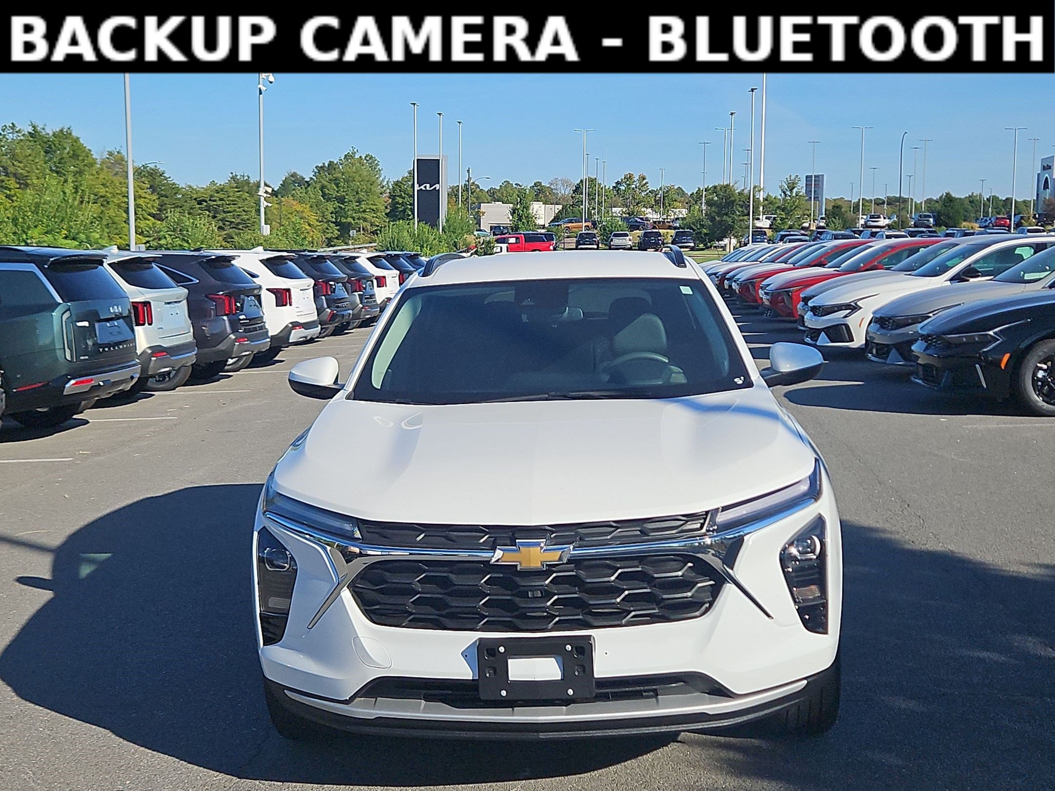 Used 2025 Chevrolet Trax LT FWD image 2
