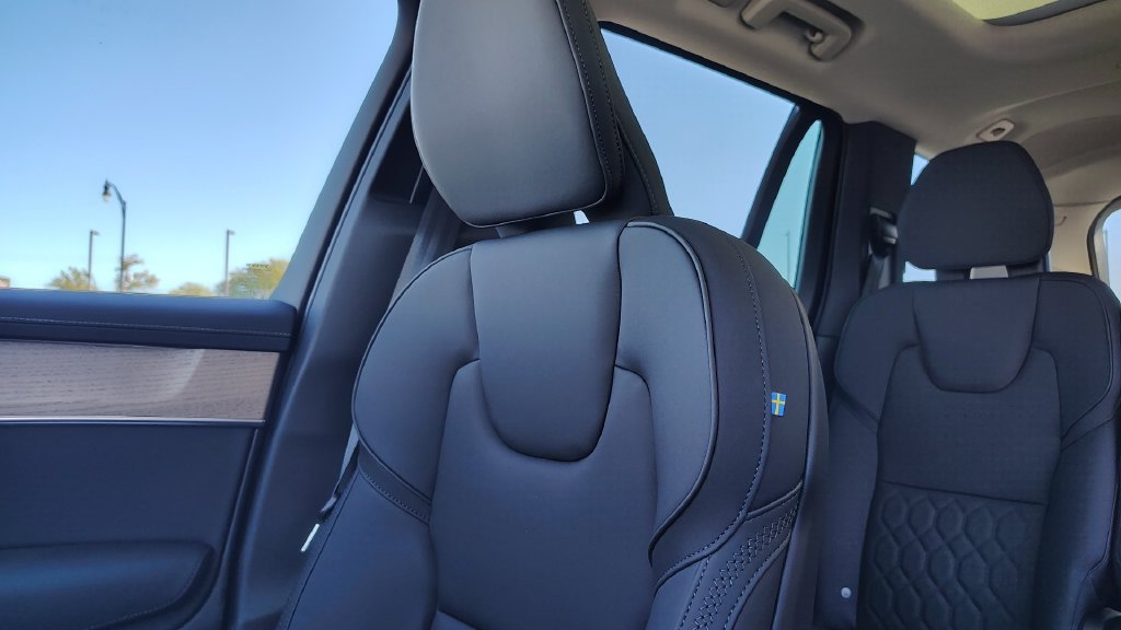 New 2026 Volvo XC90 B6 Plus w/ Protection Package Premier AWD/4WD image 23