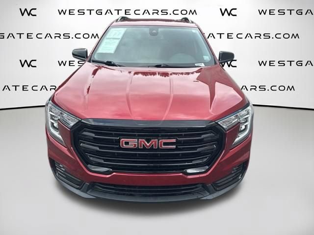 Used 2023 GMC Terrain SLE w/ Elevation Edition FWD image 2