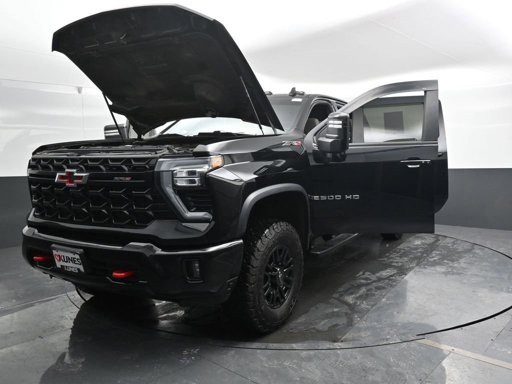 Used 2024 Chevrolet Silverado 2500 ZR2 w/ Technology Package image 53