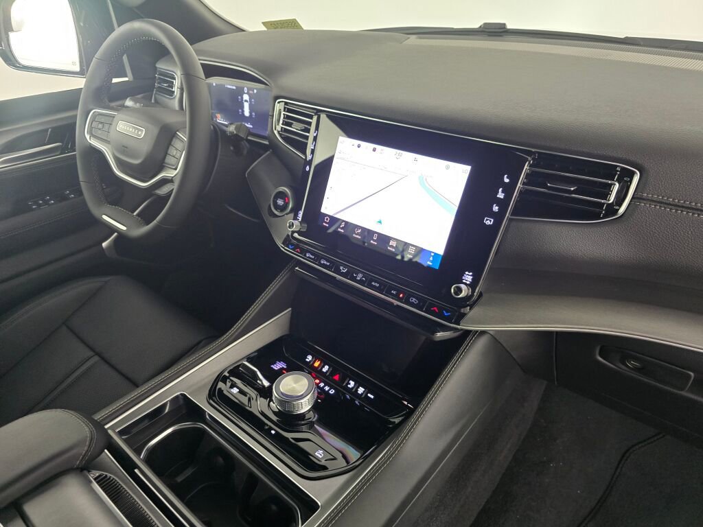 New 2025 Jeep Wagoneer L Series II w/ HD Trailer Tow Package w/25F image 30