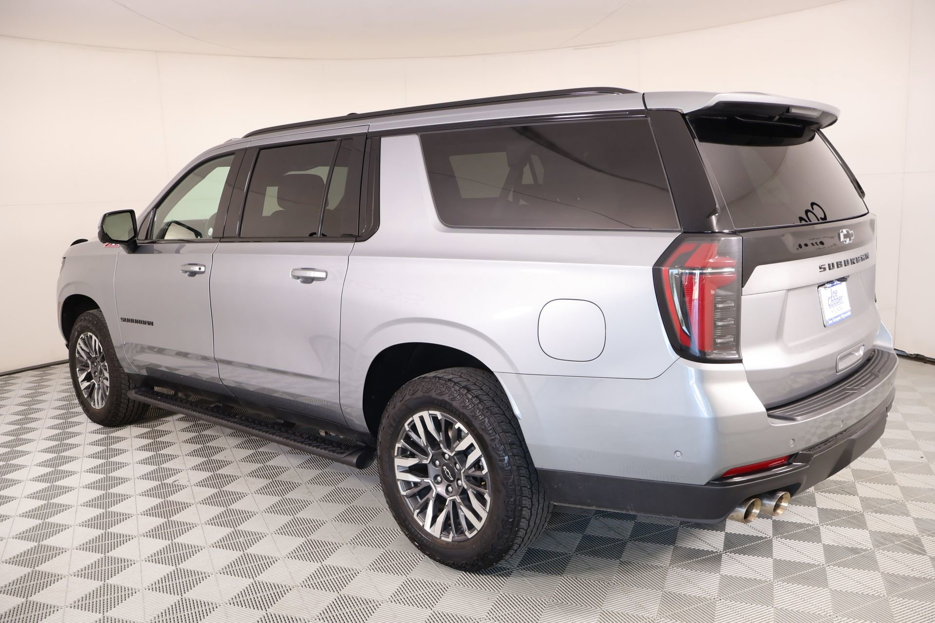 Used 2025 Chevrolet Suburban Z71 AWD/4WD image 23
