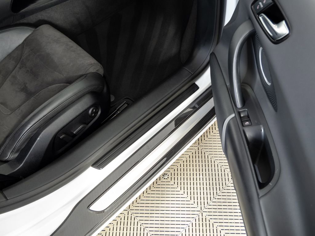 Used 2012 Audi R8 V8 w/ Convenience Pkg image 19