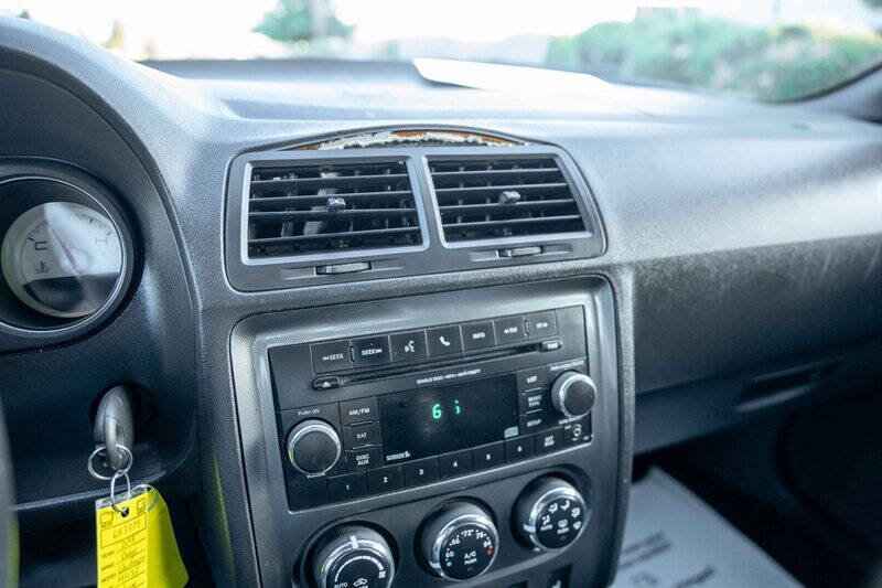 Used 2013 Dodge Challenger SXT RWD image 13