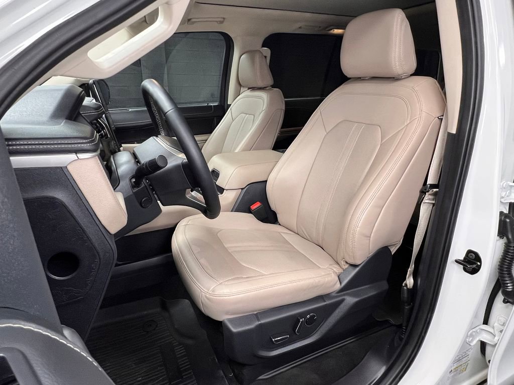 Used 2024 Ford Expedition Limited w/ Excursion Package AWD/4WD image 4