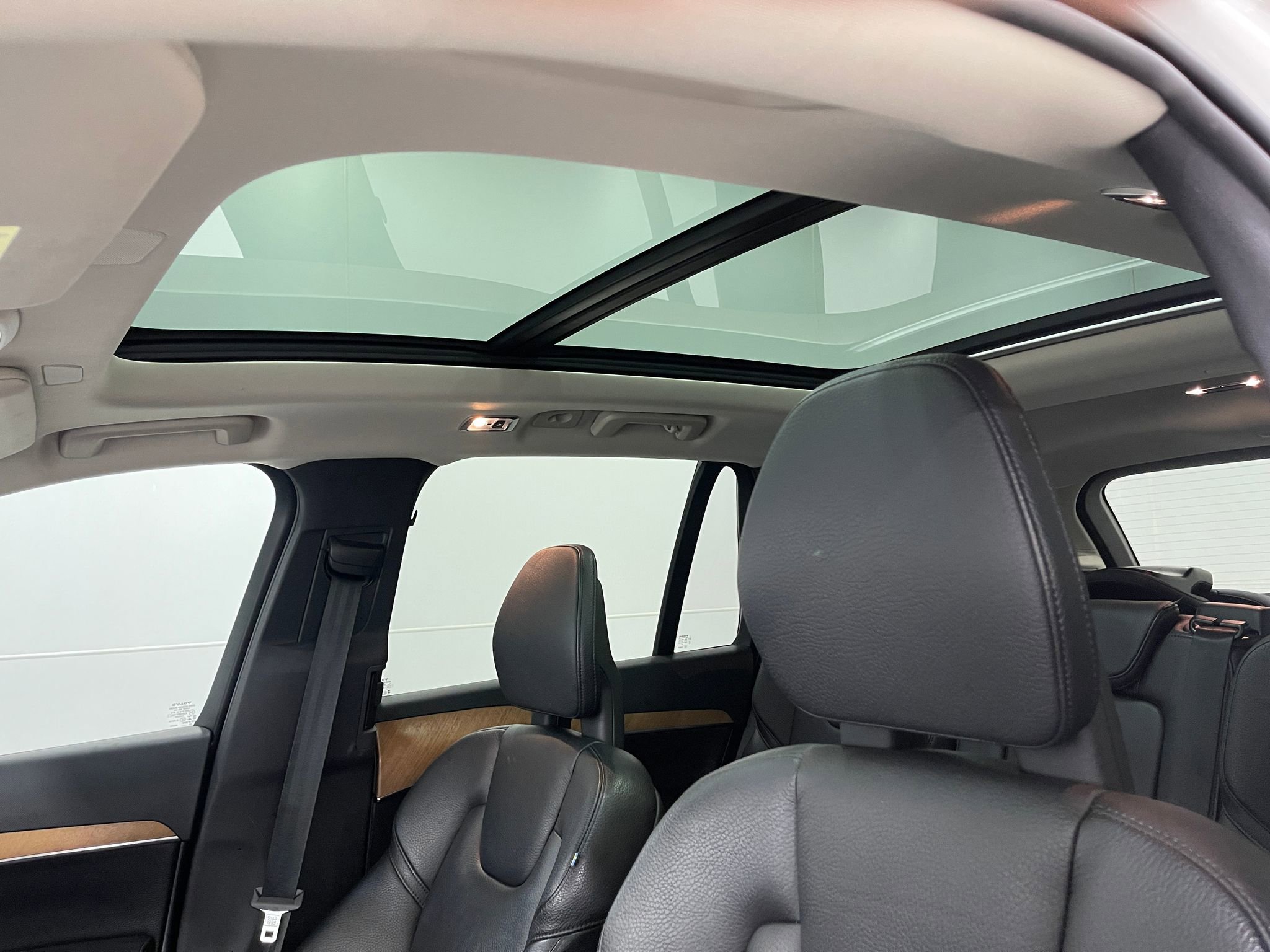 Used 2021 Volvo XC90 T6 Momentum w/ Advanced Package AWD/4WD image 12