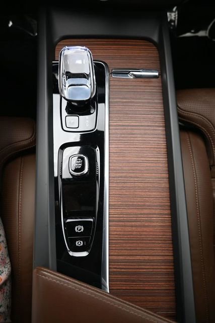 Used 2023 Volvo XC60 B5 Ultimate image 10