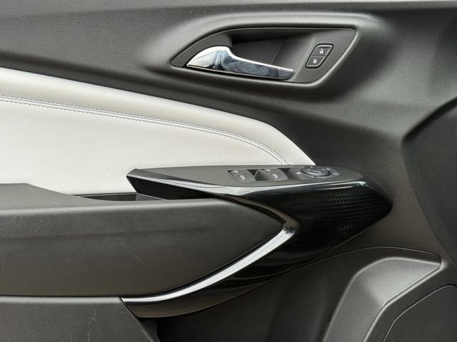 Certified 2025 Chevrolet Trax LT FWD image 27