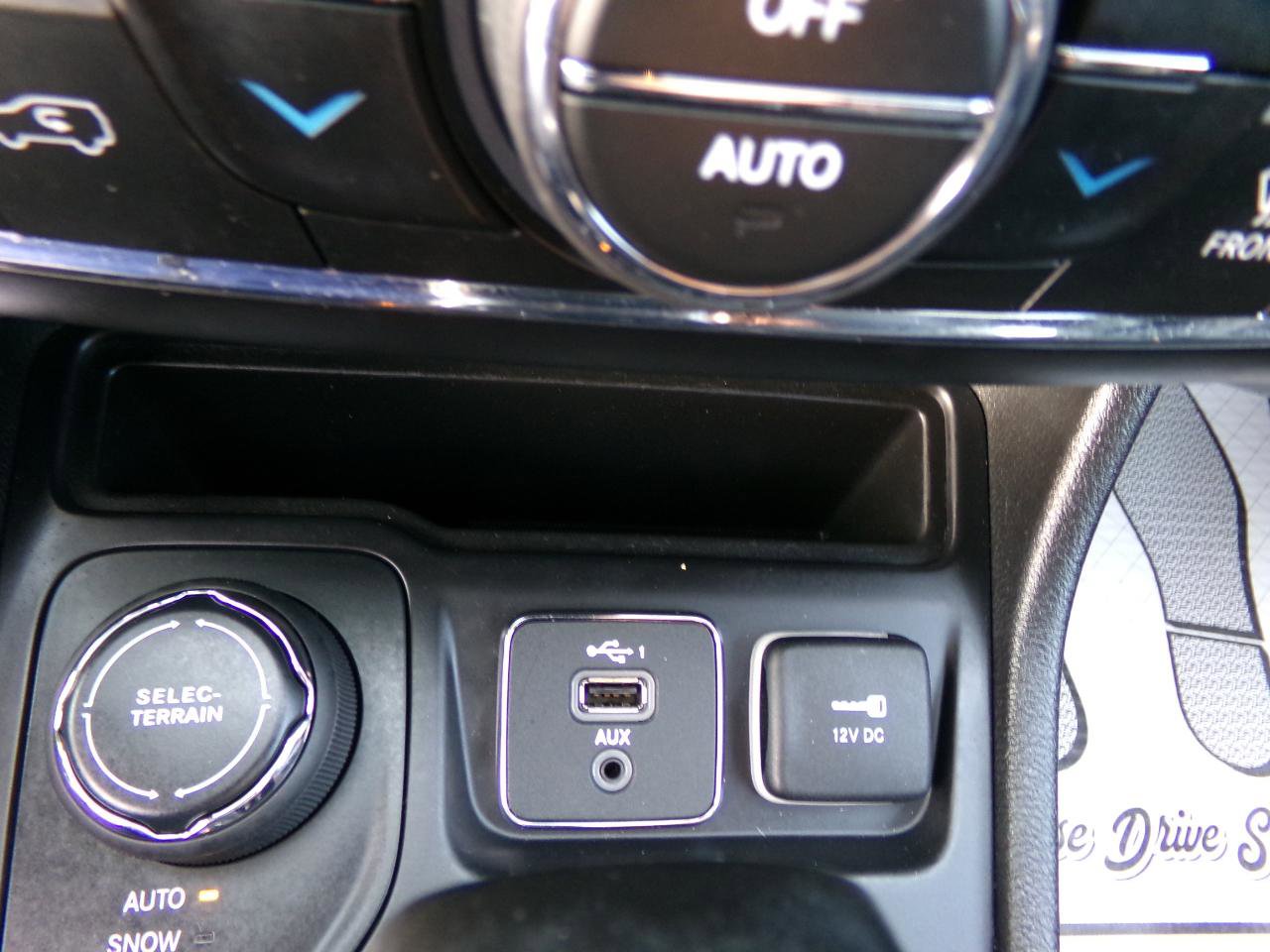 Used 2020 Jeep Cherokee Limited AWD/4WD image 27