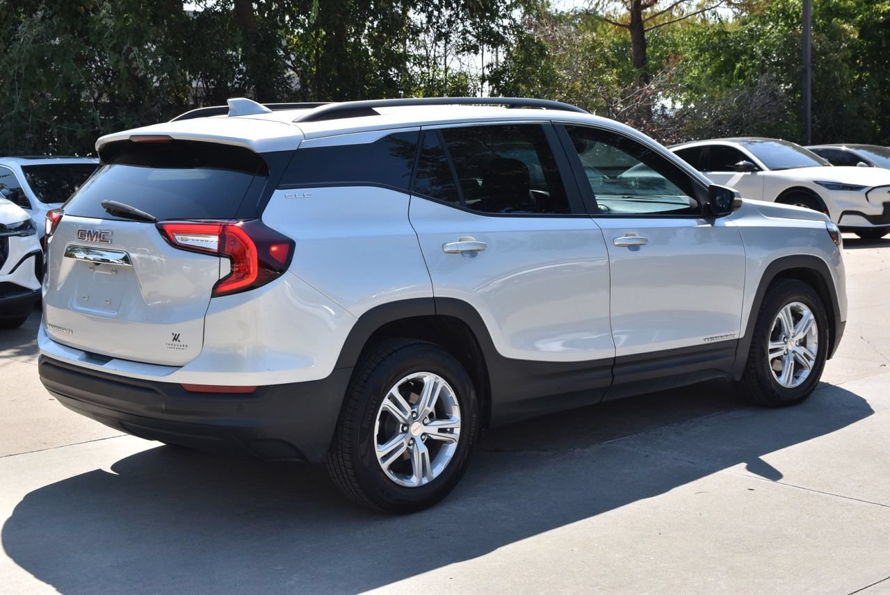 Used 2022 GMC Terrain SLE w/ Driver Convenience Package FWD image 7