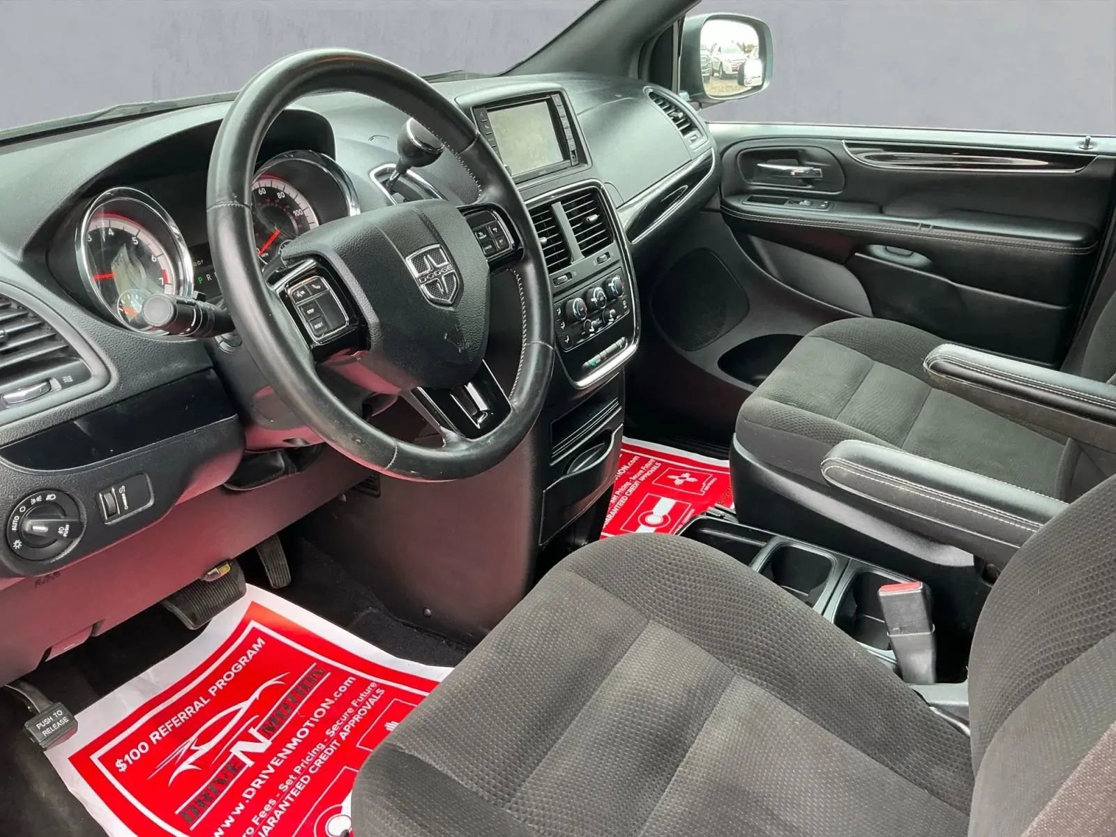 Used 2018 Dodge Grand Caravan SE image 12