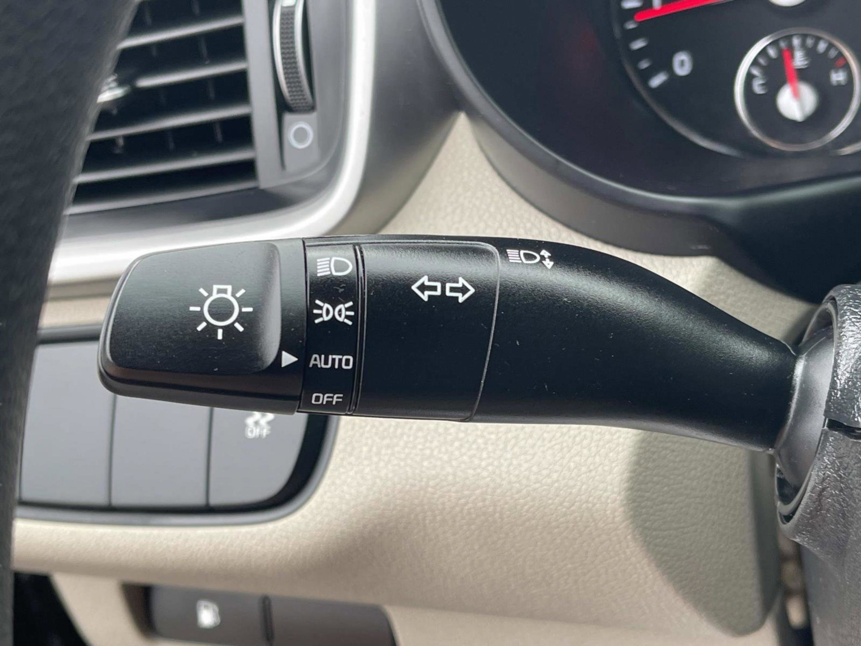 Used 2017 Kia Sorento FWD image 32