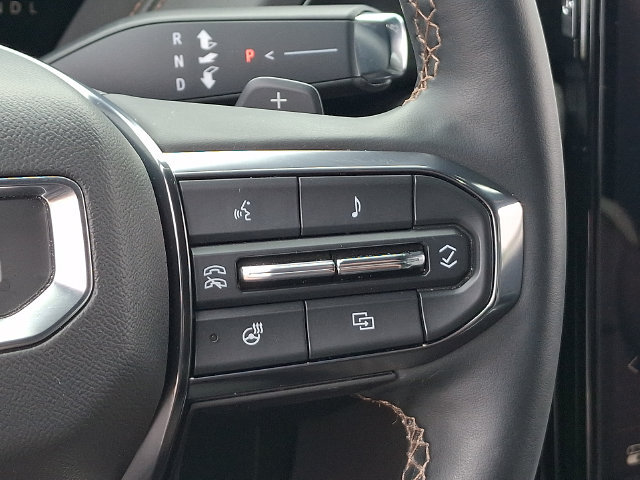Used 2025 GMC Yukon XL AT4 AWD/4WD image 8