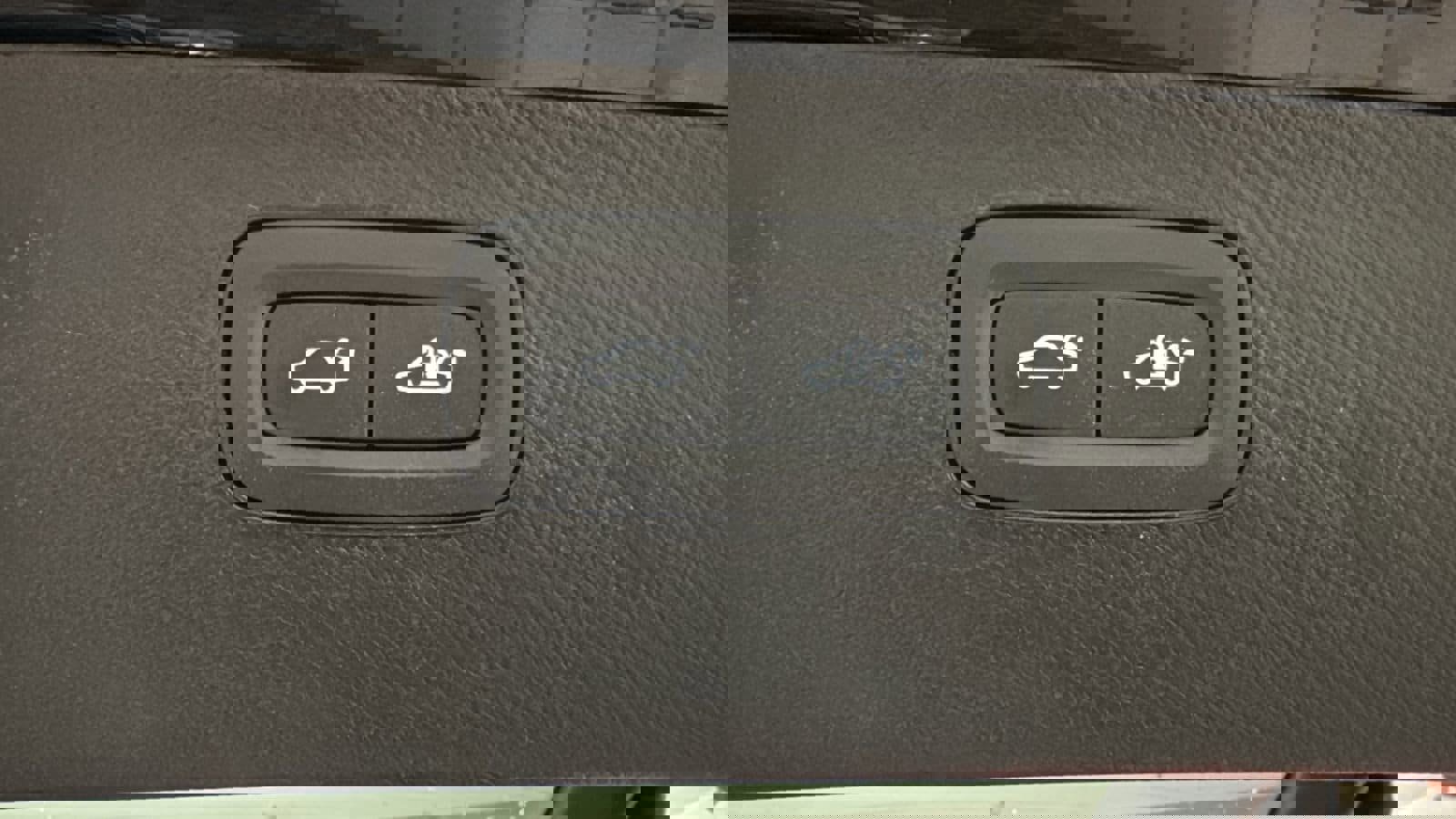 Used 2026 Volvo XC90 T8 Plus w/ Protection Package Premier image 30