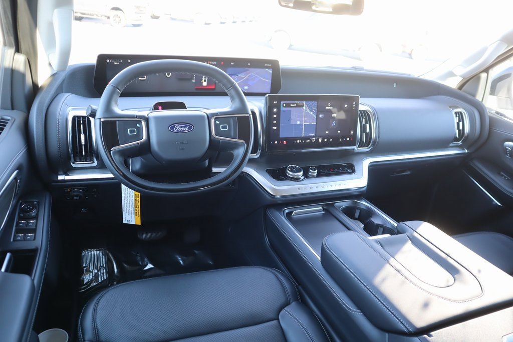 New 2025 Ford Expedition Platinum w/ Driver's Package image 2