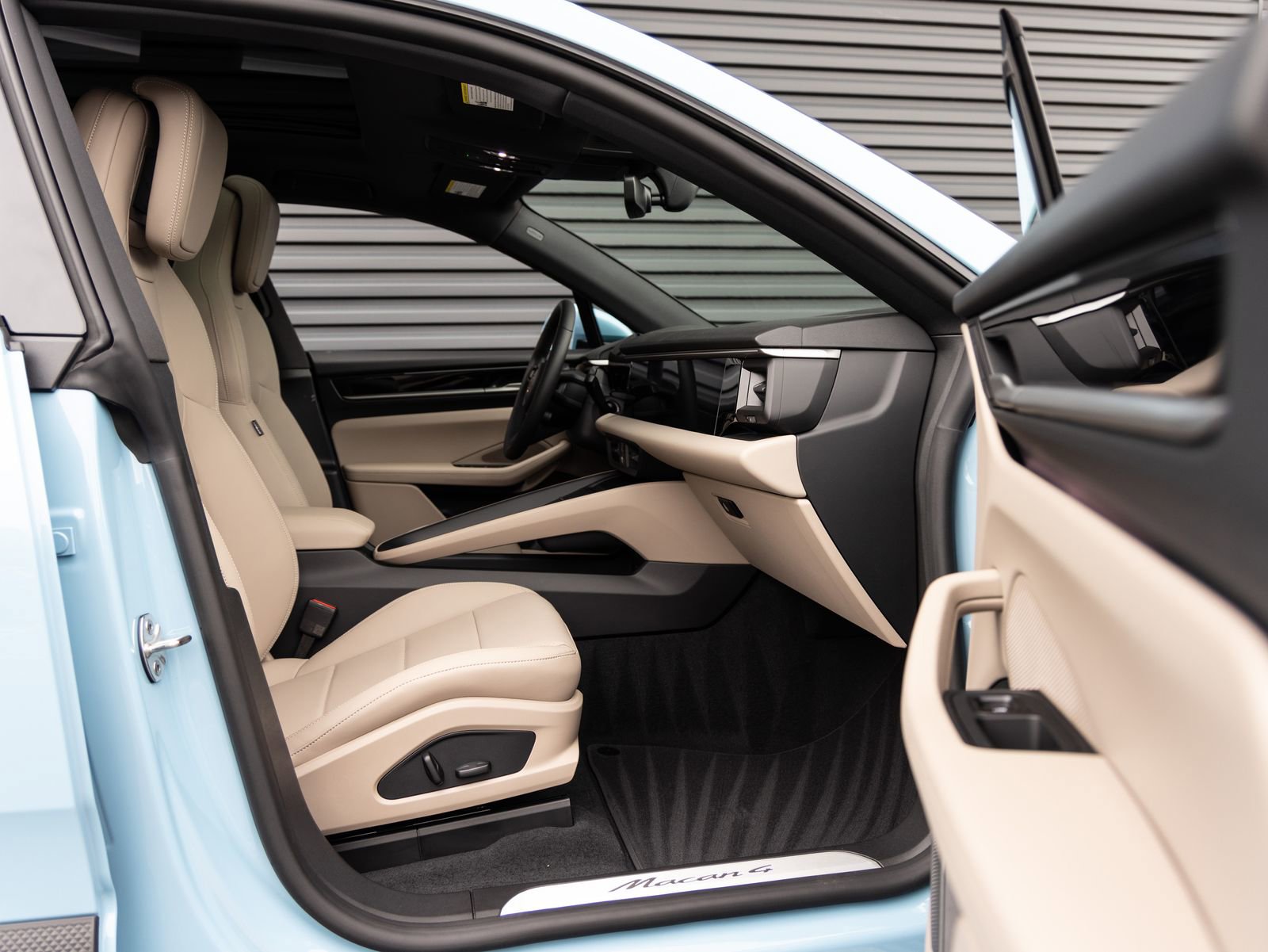 Used 2026 Porsche Macan 4 Electric AWD/4WD image 32