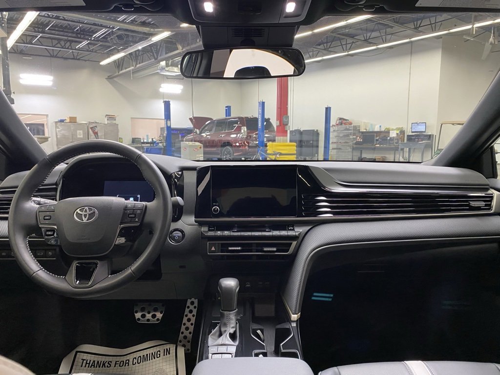 Used 2025 Toyota Camry Hybrid image 25