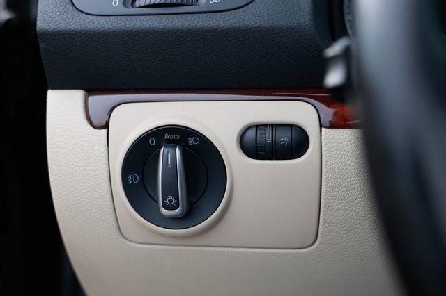 Used 2012 Volkswagen Eos Executive image 46