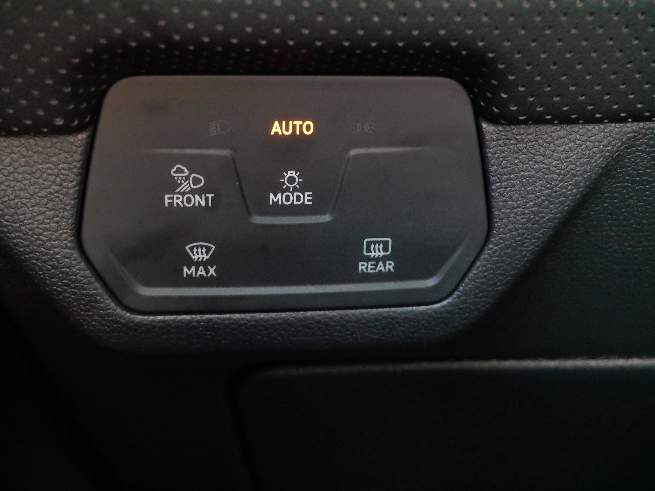 Used 2024 Volkswagen Atlas SEL Premium R-Line image 28