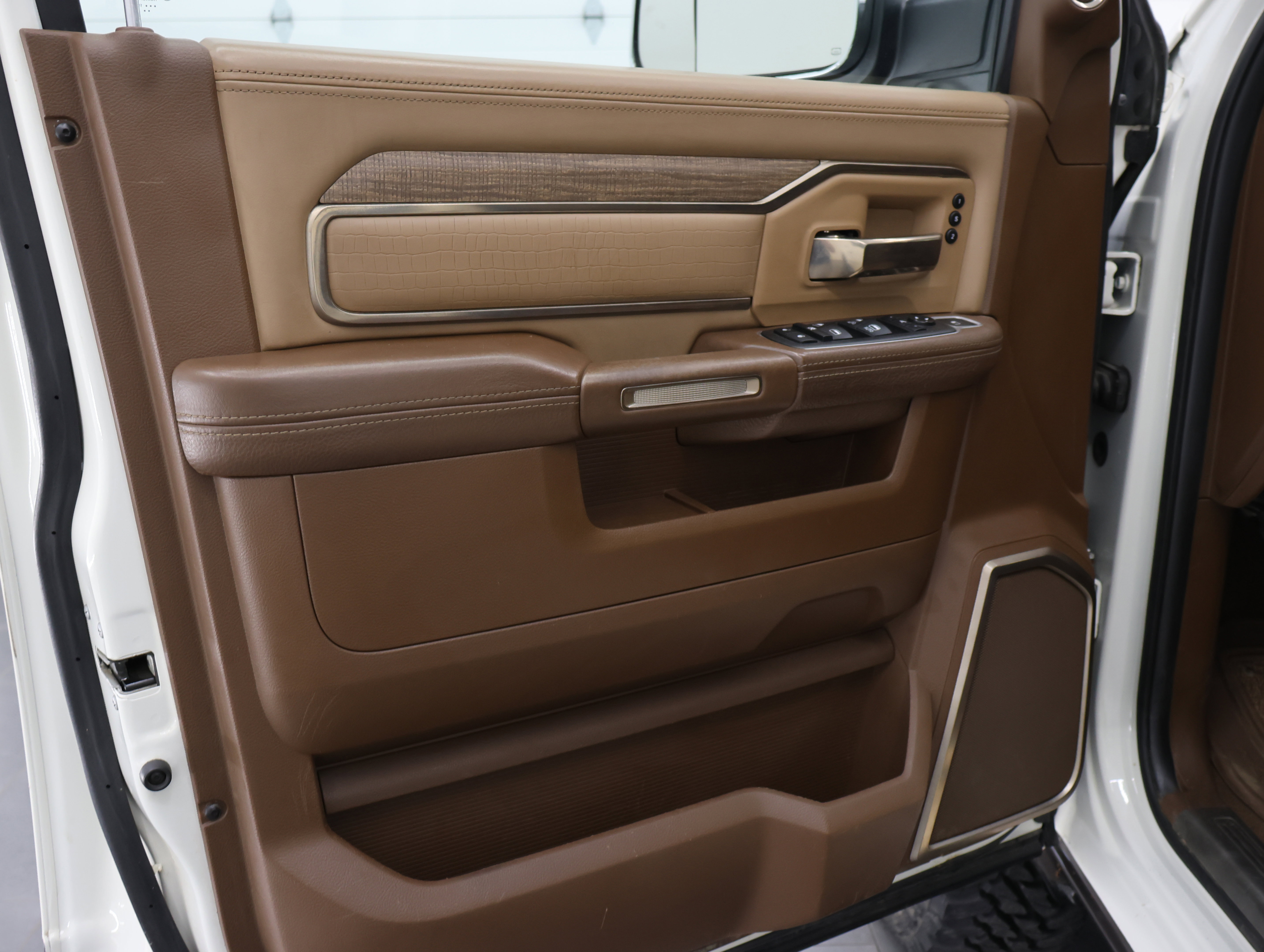 Used 2019 RAM 2500 Limited AWD/4WD image 45