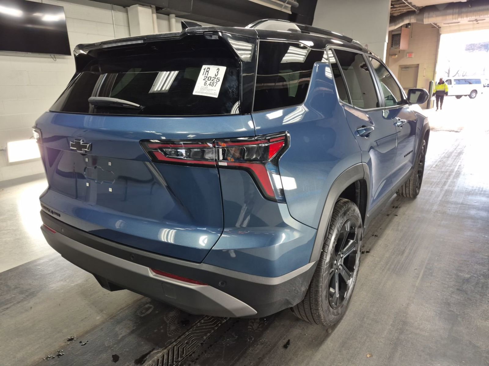 Used 2025 Chevrolet Equinox LT w/ Midnight Edition image 3