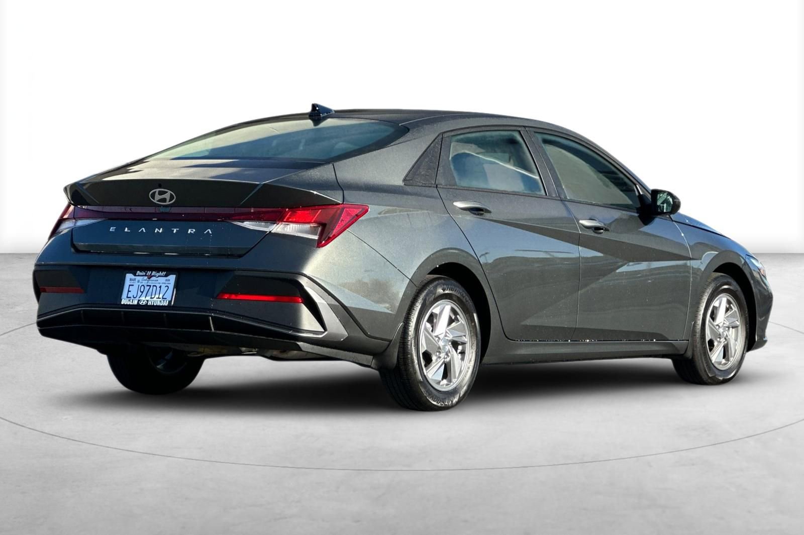 Certified 2026 Hyundai Elantra SE FWD image 8